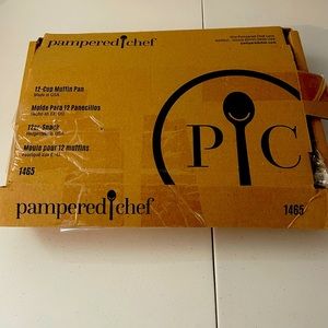Pampered Chef 12 cup Muffin Pan